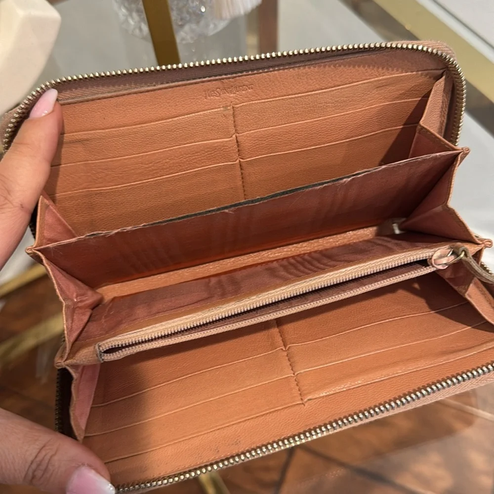 Yves Saint Laurent Blush Leather Wallet - Picture 8 of 10